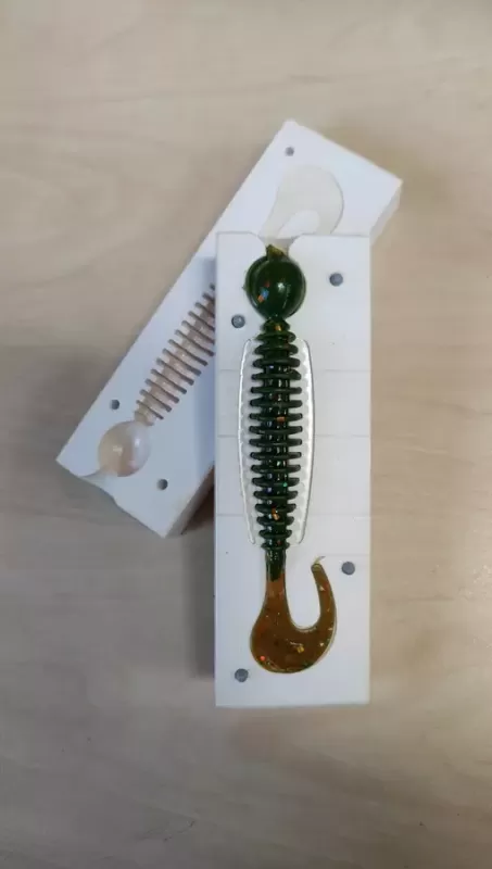 Ringer Worm 4