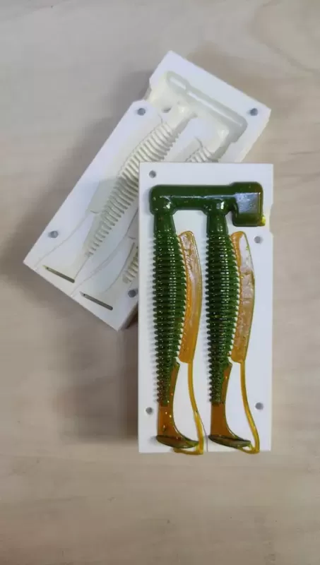 U-Shad 105 (2 приманки)