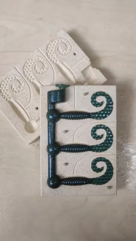 Curly Grub 60