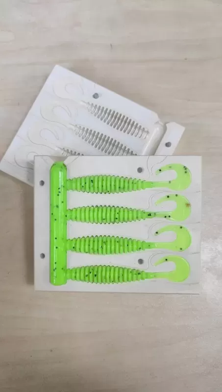 Ringer Worm 3
